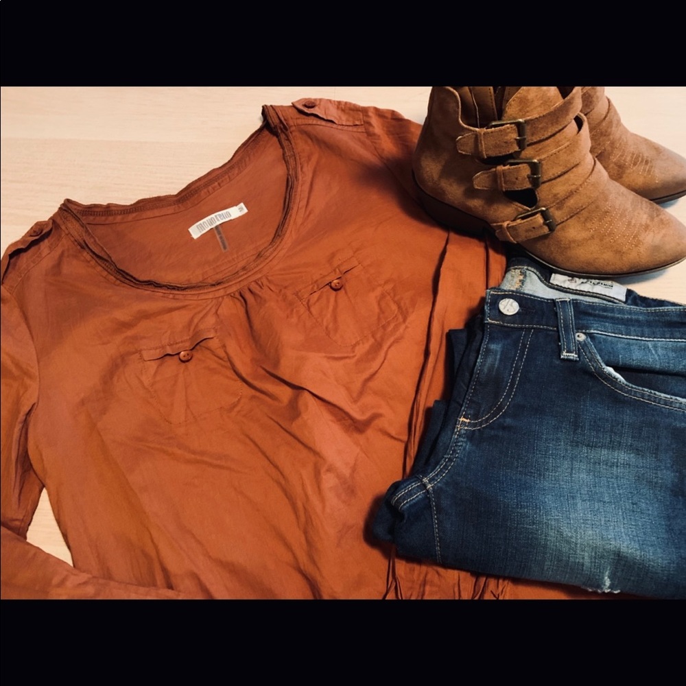 NWOT. Monoreno long sleeve top. Rust color. Medium